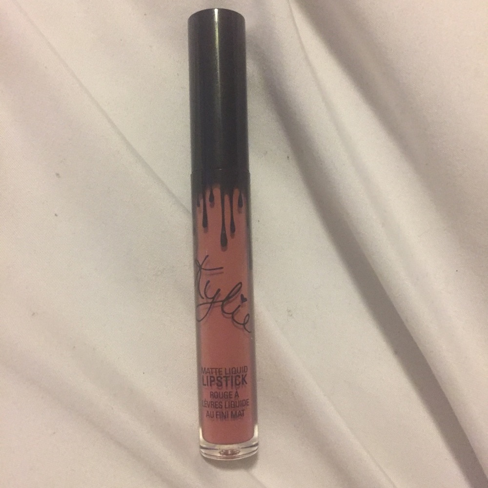 Kylie matte liquid lipstick in Candy K